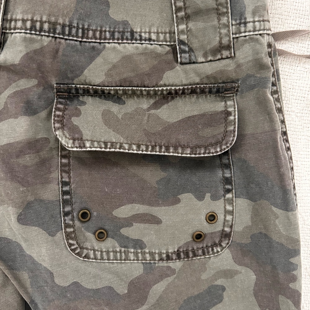 Juicy Couture Cargo Capri - Picture 6 of 11